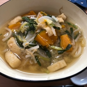 簡単ホカホカ！かぼちゃとシメジの味噌煮込みうどん♪